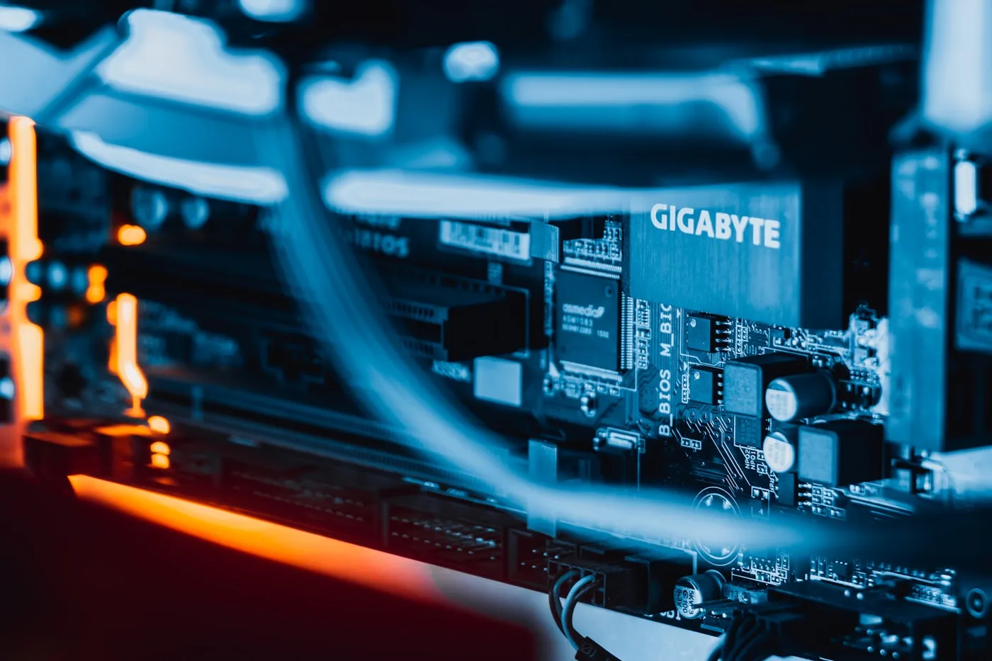 Server and network equipment